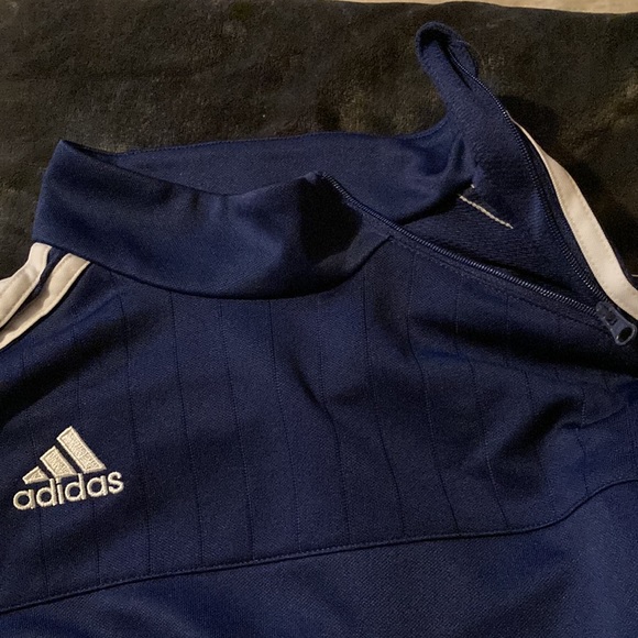 Adidas boys sweat shirt. Boys size M. - Picture 6 of 6